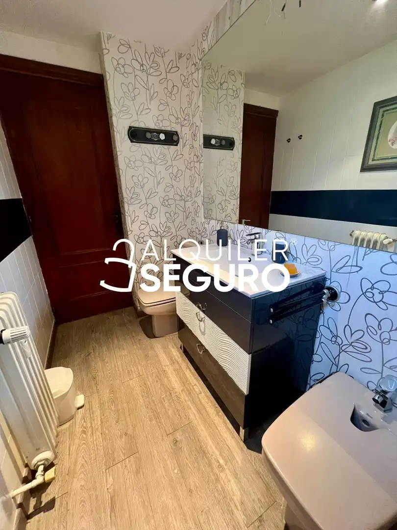 Badezimmer von Wohnung zur Miete in Madrid mit Heizung und Möbliert