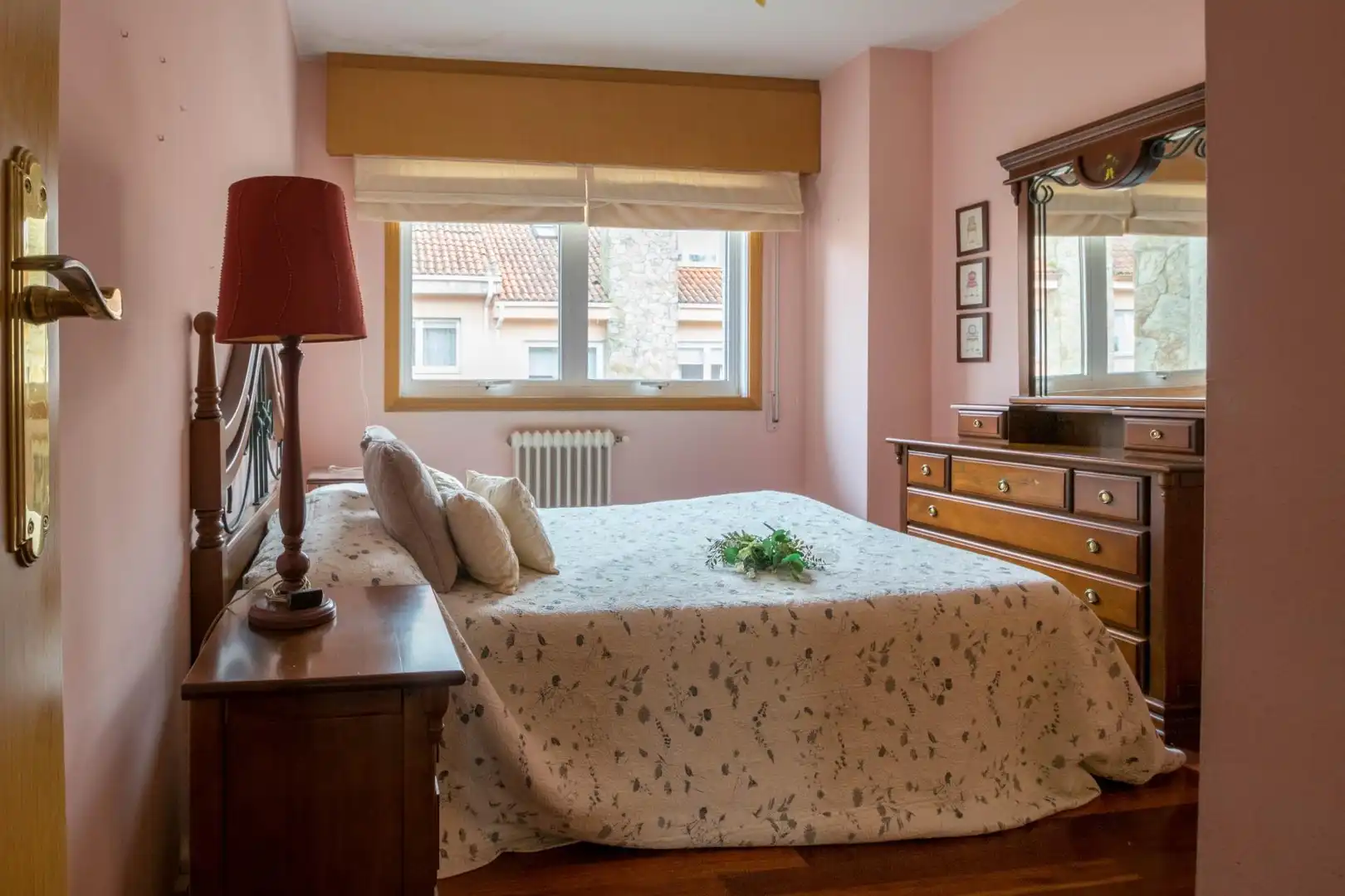 Habitación de Casa adosada en venta en Oleiros con Calefacción, Jardín privado y Parquet