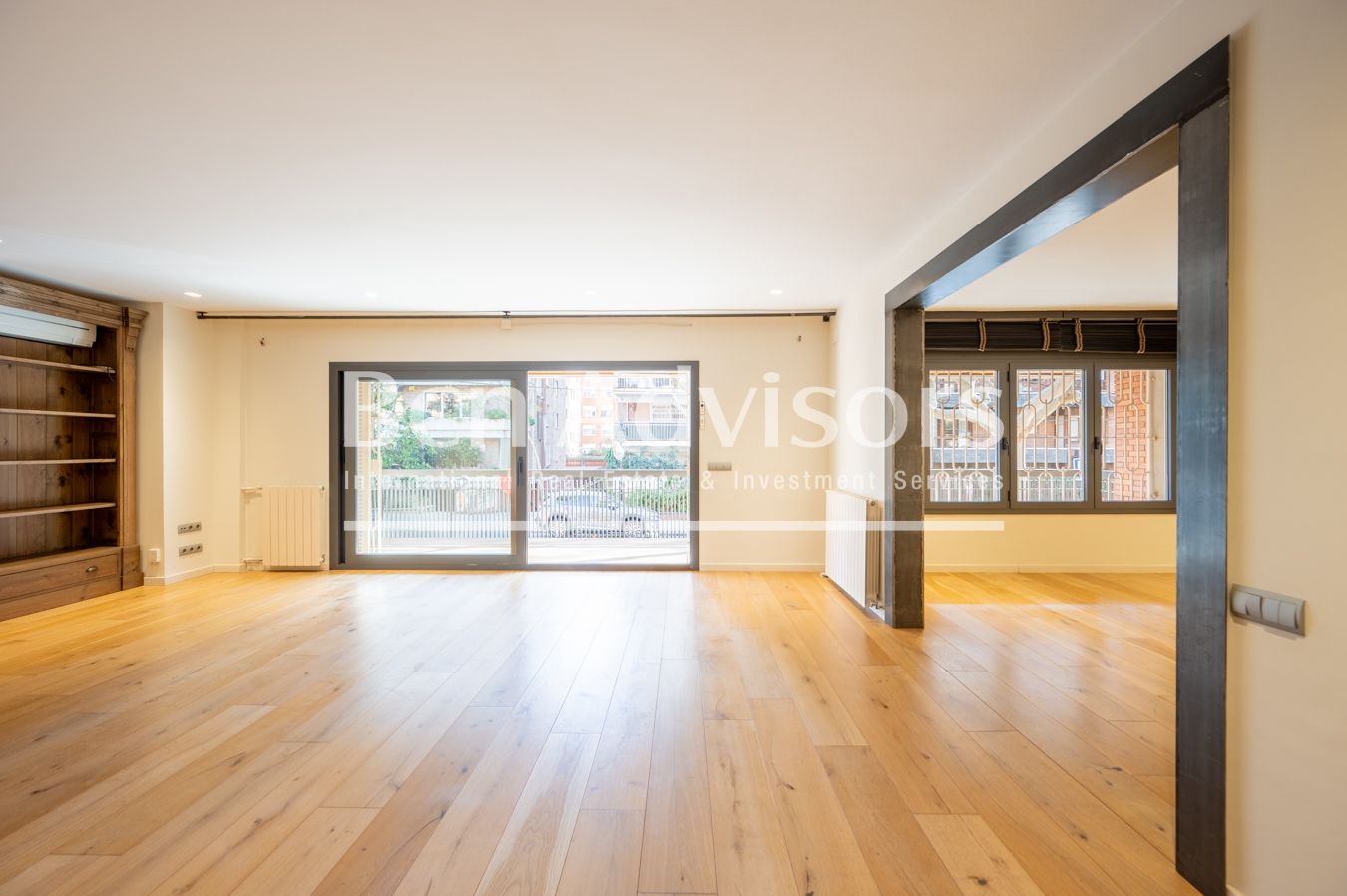 Living room of Flat for sale in  Barcelona Capital  with Air Conditioner, Heating and Parquet flooring