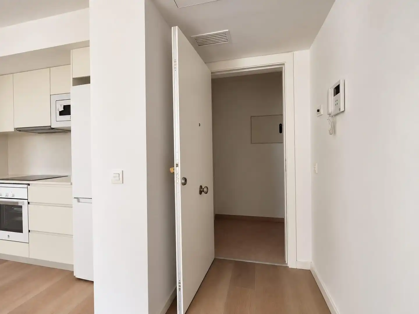 Flat with lift to rent in Calle Miguel Senent Vivó, imagen 2