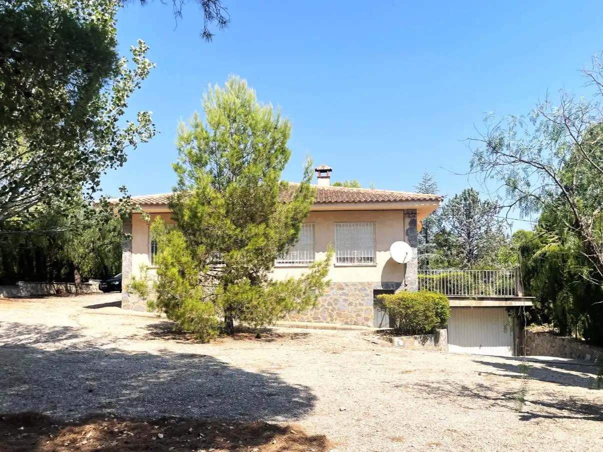 Vista exterior de Casa o xalet en venda en Cocentaina amb Aire condicionat, Terrassa i Piscina