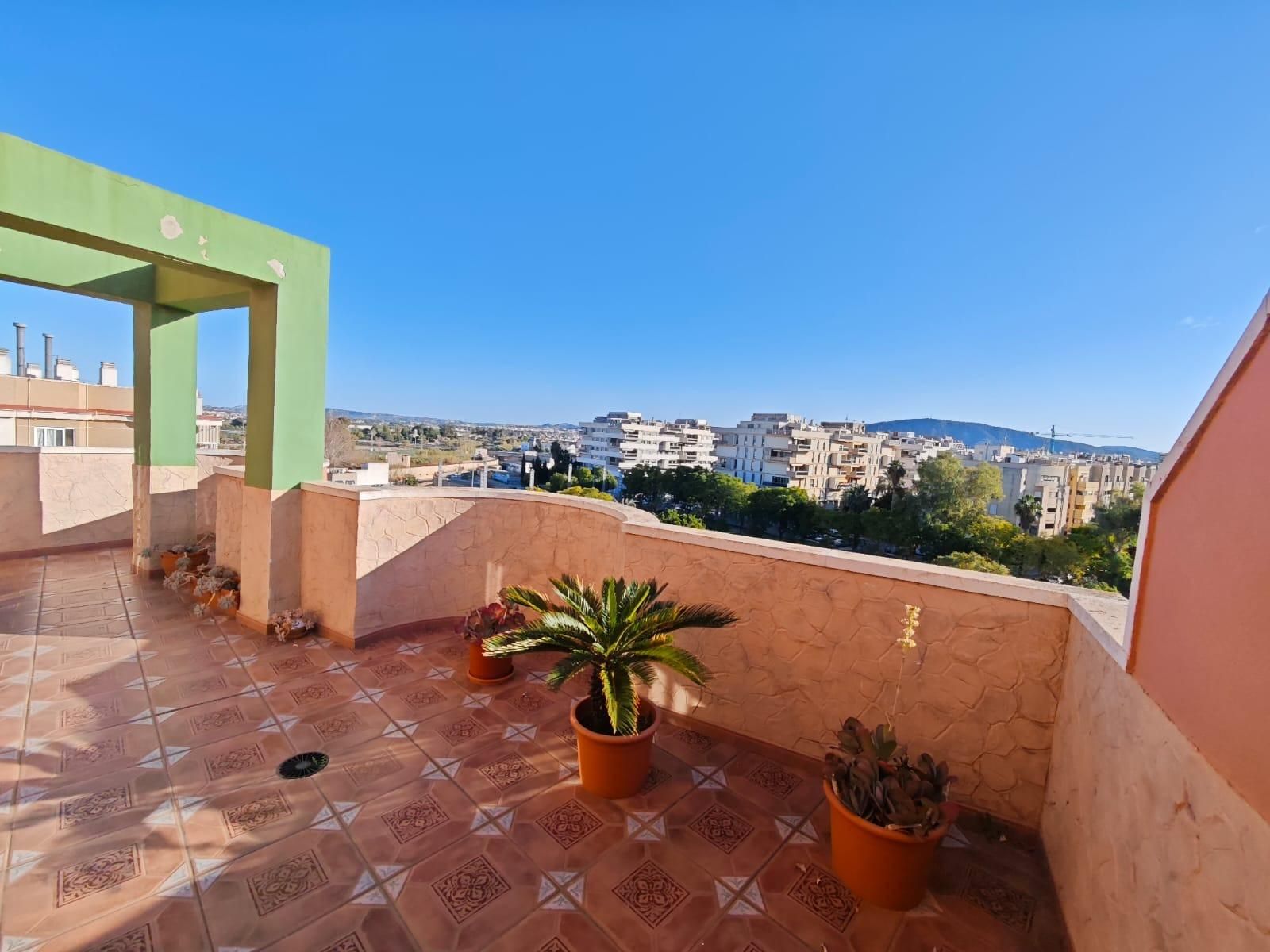 Vista exterior de Àtic en venda en Orihuela amb Aire condicionat, Calefacció i Terrassa