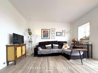 Living room of Flat for sale in Cambrils  with Parquet flooring and Terrace