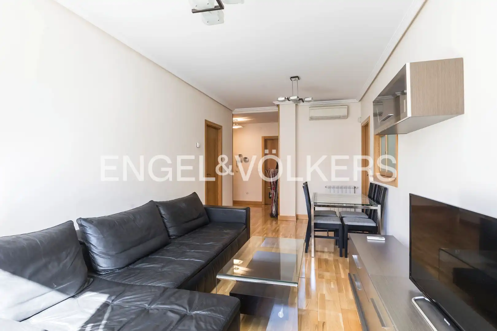 Living room of Flat for sale in Madrid  with Air Conditioner, Heating and Parquet flooring