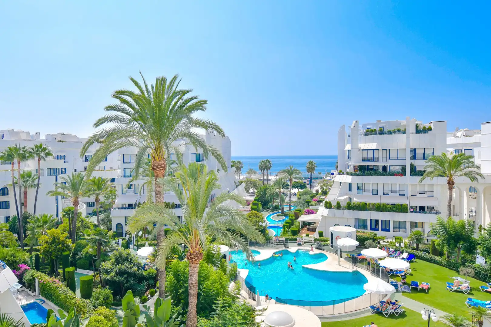 Vista exterior de Dúplex en venda en Marbella amb Aire condicionat, Terrassa i Traster