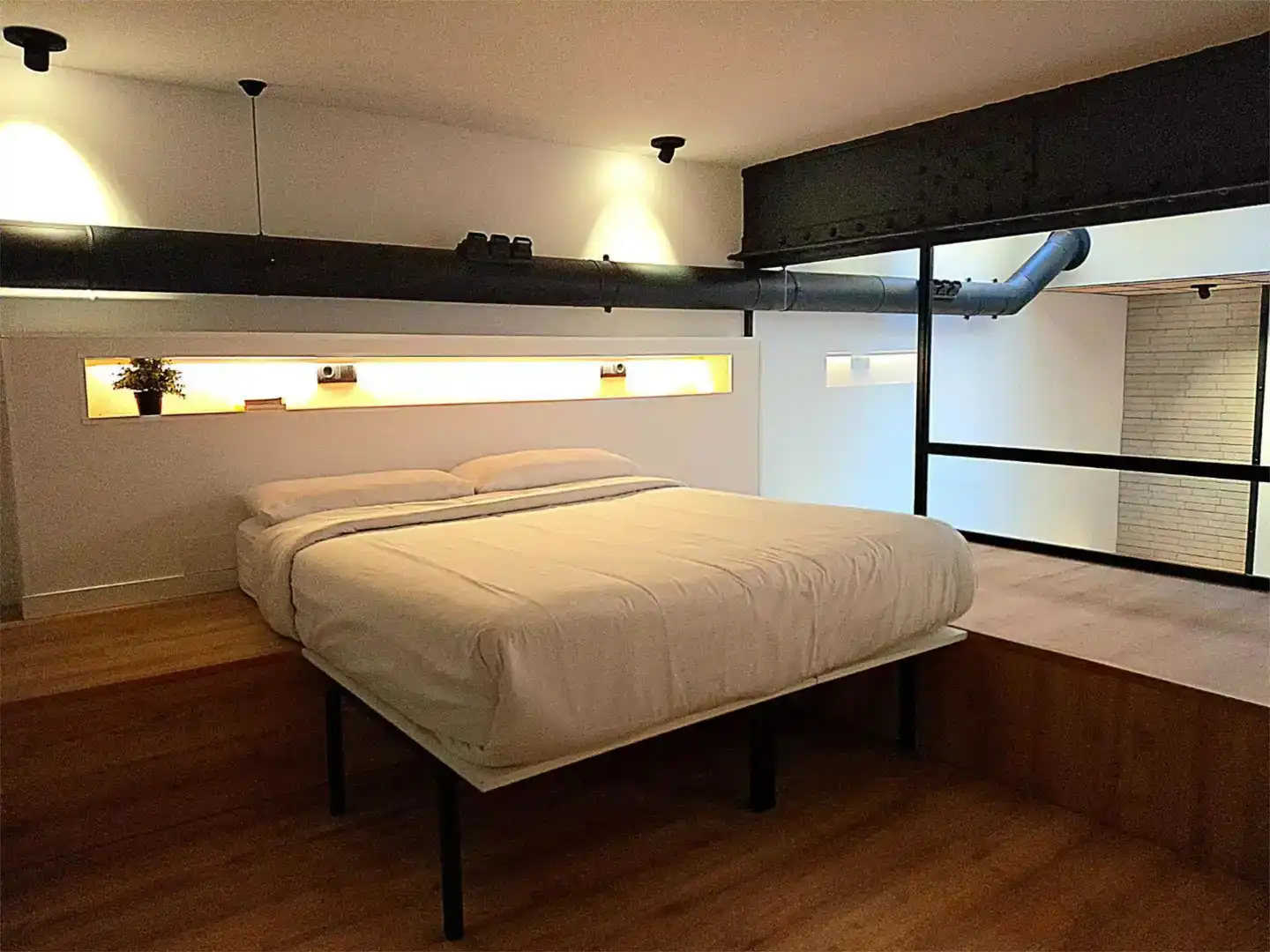 Dormitori de Loft de lloguer en Madrid amb Aire condicionat i Moblat