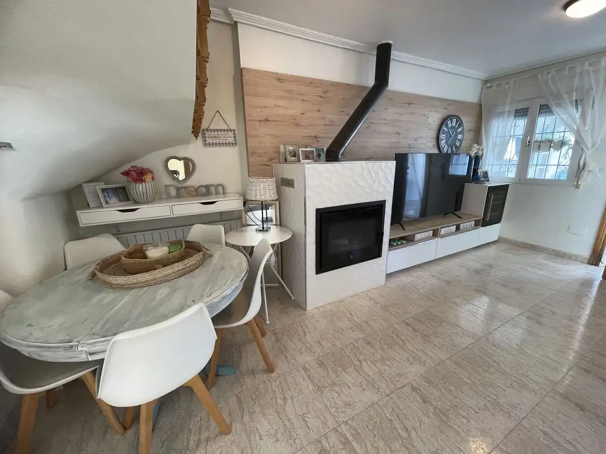 Sala d'estar de Casa o xalet en venda en Pilar de la Horadada amb Aire condicionat, Jardí privat i Terrassa