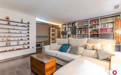 Living room of Flat for sale in  Granada Capital