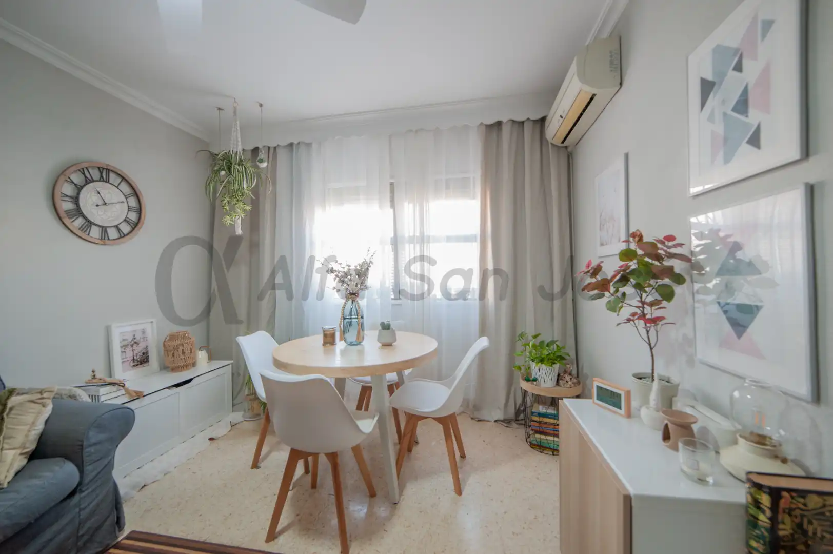 Comedor de Piso en venta en La Rinconada con Aire acondicionado