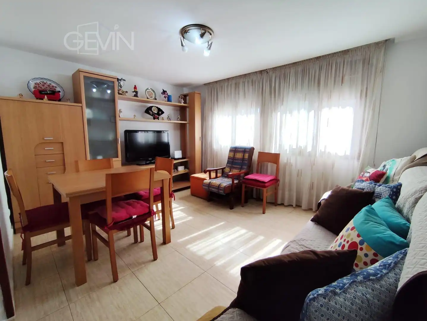 Sala de estar de Piso en venta en Santa Perpètua de Mogoda con Aire acondicionado, Calefacción y Trastero
