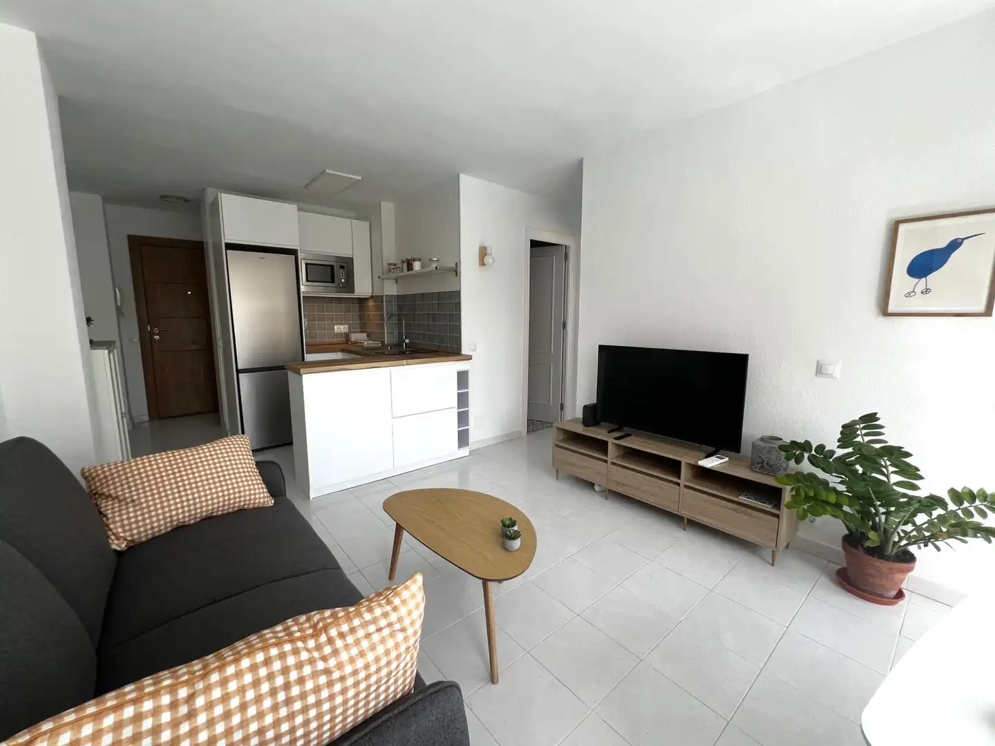 Sala d'estar de Apartament de lloguer en Fuengirola amb Aire condicionat, Calefacció i Jardí privat