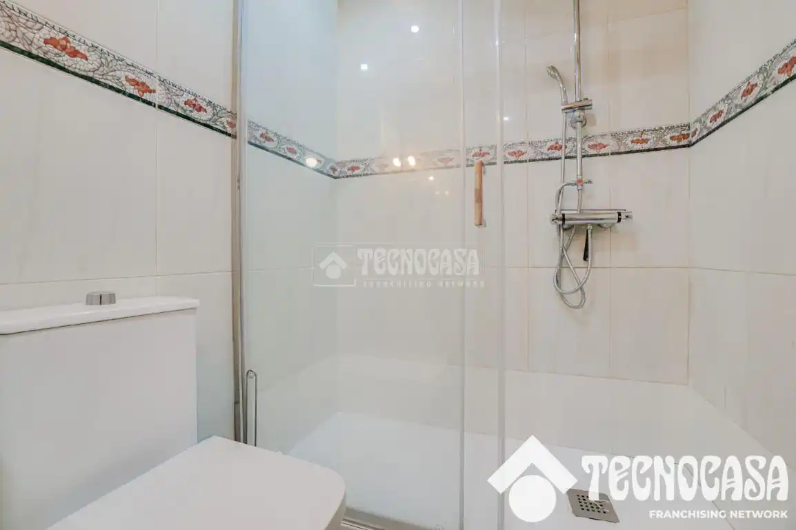 Bany de Pis en venda en Barcelona amb Aire condicionat