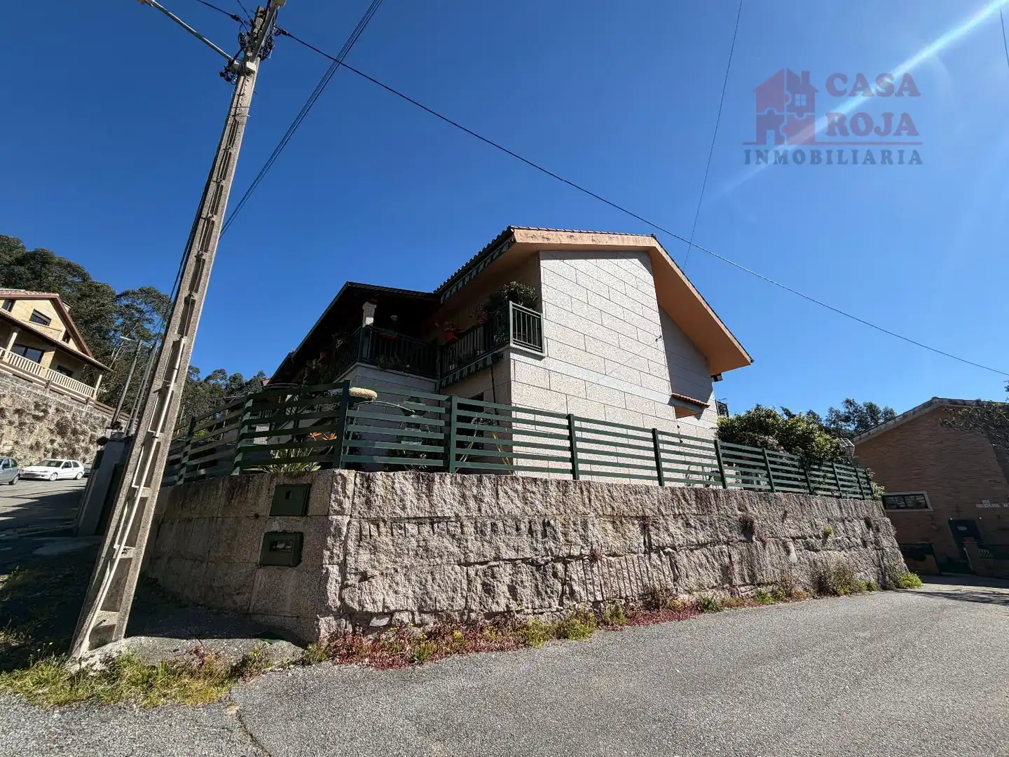Außenansicht von Einfamilien-Reihenhaus zum Verkauf in Moaña mit Heizung, Parkett und Terrasse