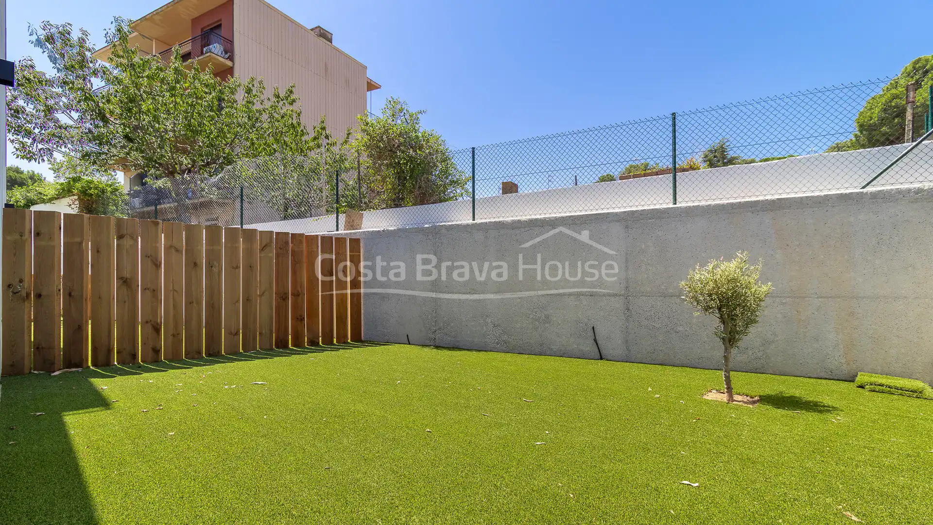 Terrassa de Apartament en venda en Palamós amb Aire condicionat, Calefacció i Jardí privat