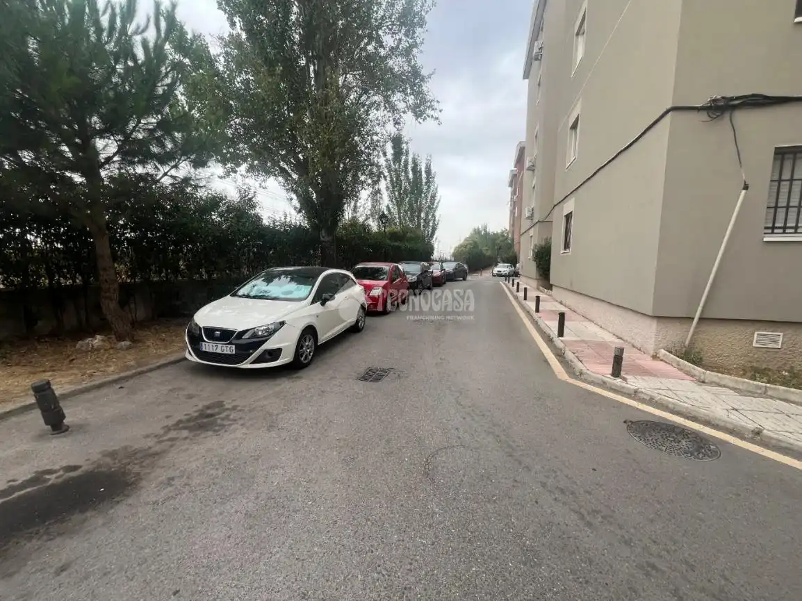 Parking de Piso en venta en Humanes de Madrid con Calefacción, Terraza y Piscina comunitaria