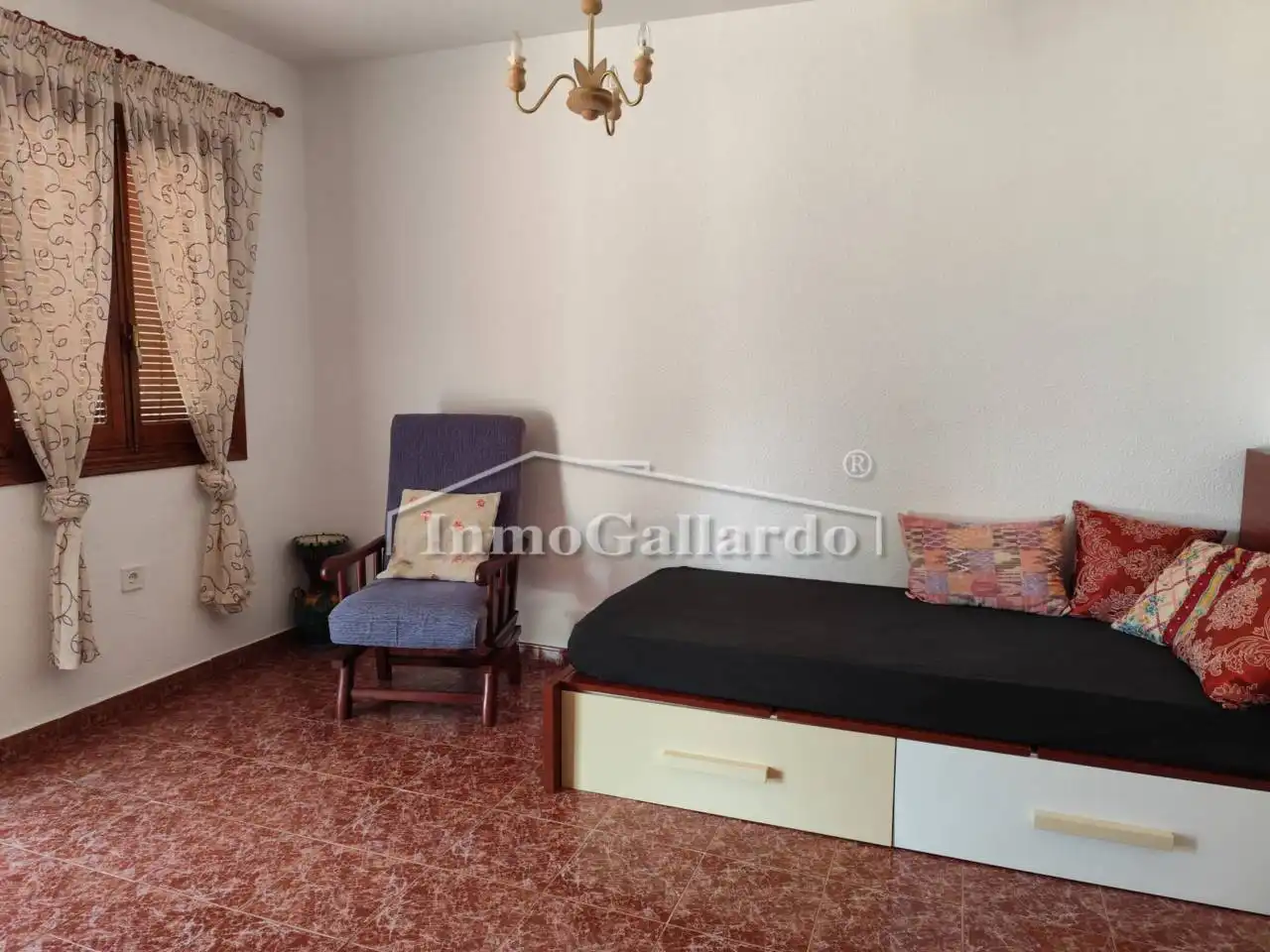 Sala de estar de Casa o chalet en venta en Rincón de la Victoria con Jardín privado y Terraza