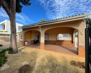 Vista exterior de Casa o xalet en venda en Orihuela amb Aire condicionat, Terrassa i Piscina