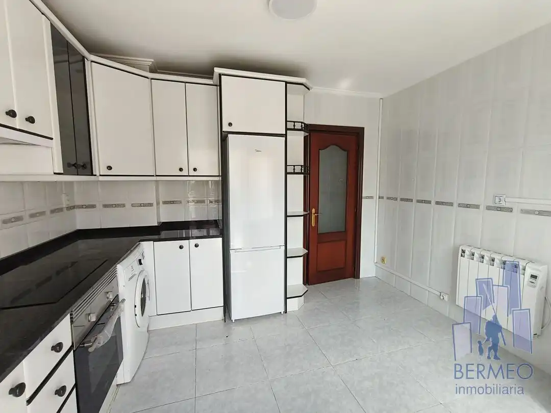 Cocina de Piso en venta en Bermeo con Calefacción, Trastero y Balcón