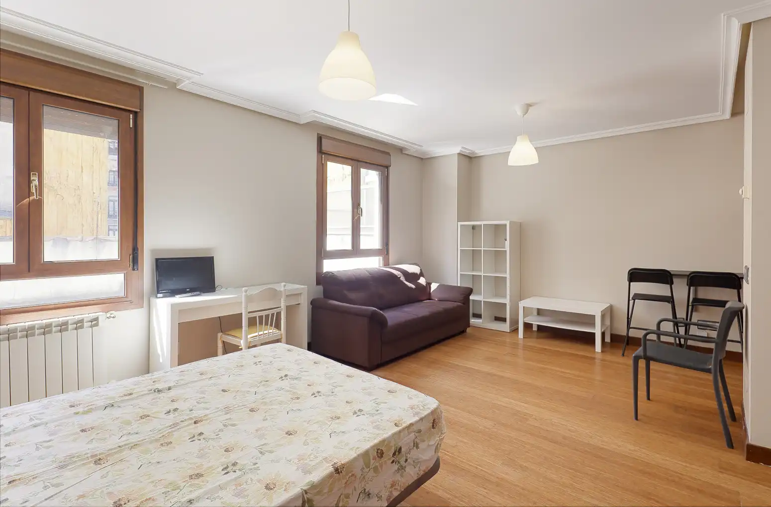 Habitación de Piso en venta en Oviedo  con Calefacción y Amueblado