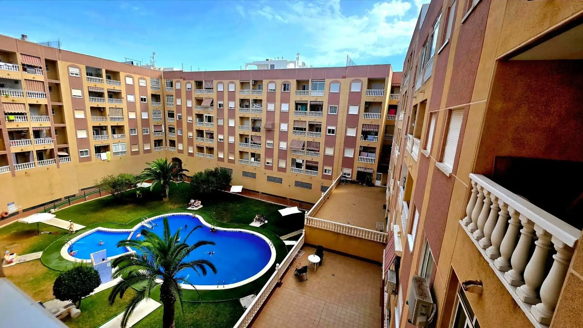 Apartamento con piscina en venta en Calle Calle Villa Madrid, imagen 2