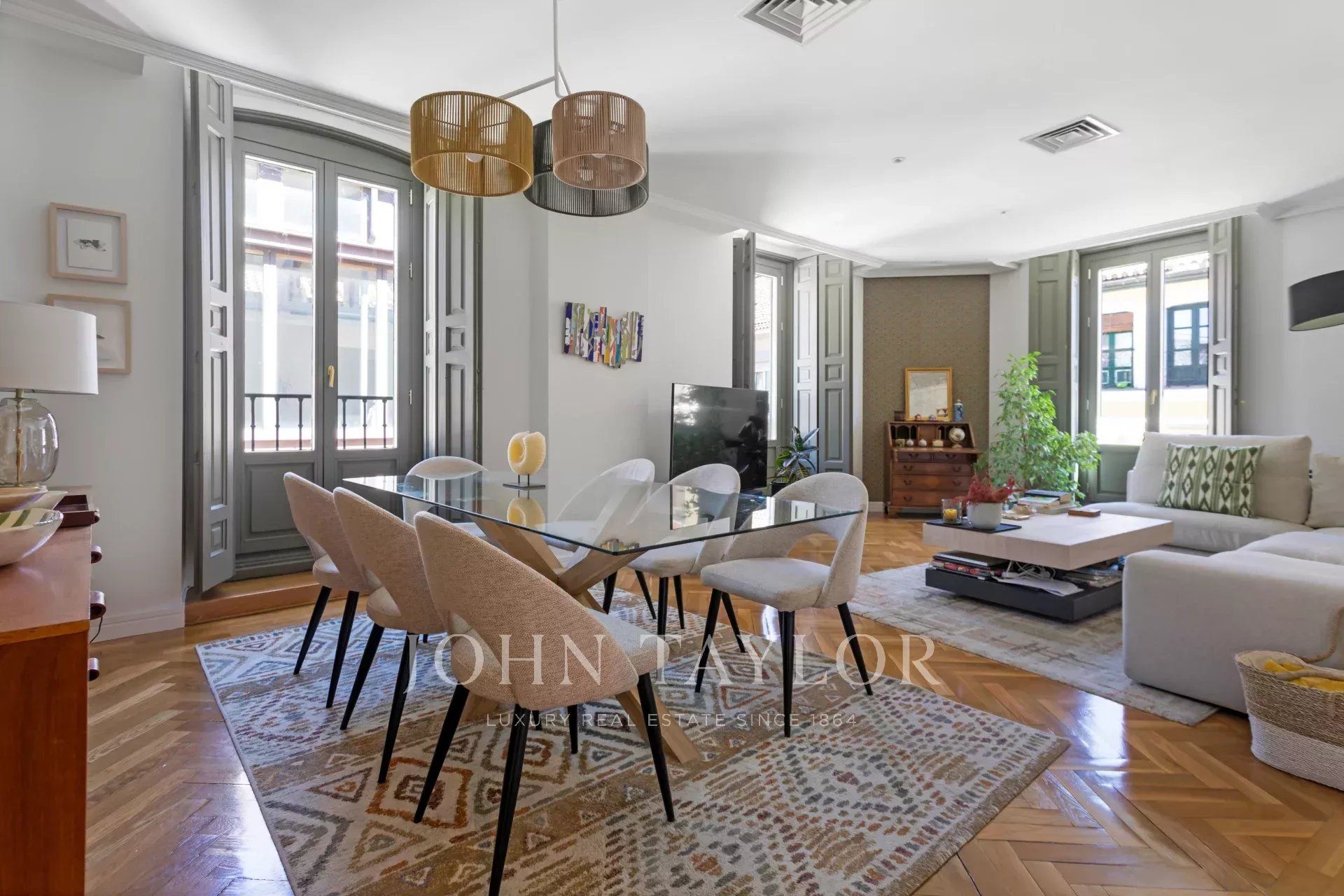 Living room of Flat for sale in  Madrid Capital  with Air Conditioner, Heating and Balcony