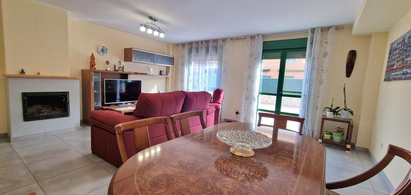 Sala de estar de Casa adosada en venta en  Zaragoza Capital con Aire acondicionado, Calefacción y Terraza