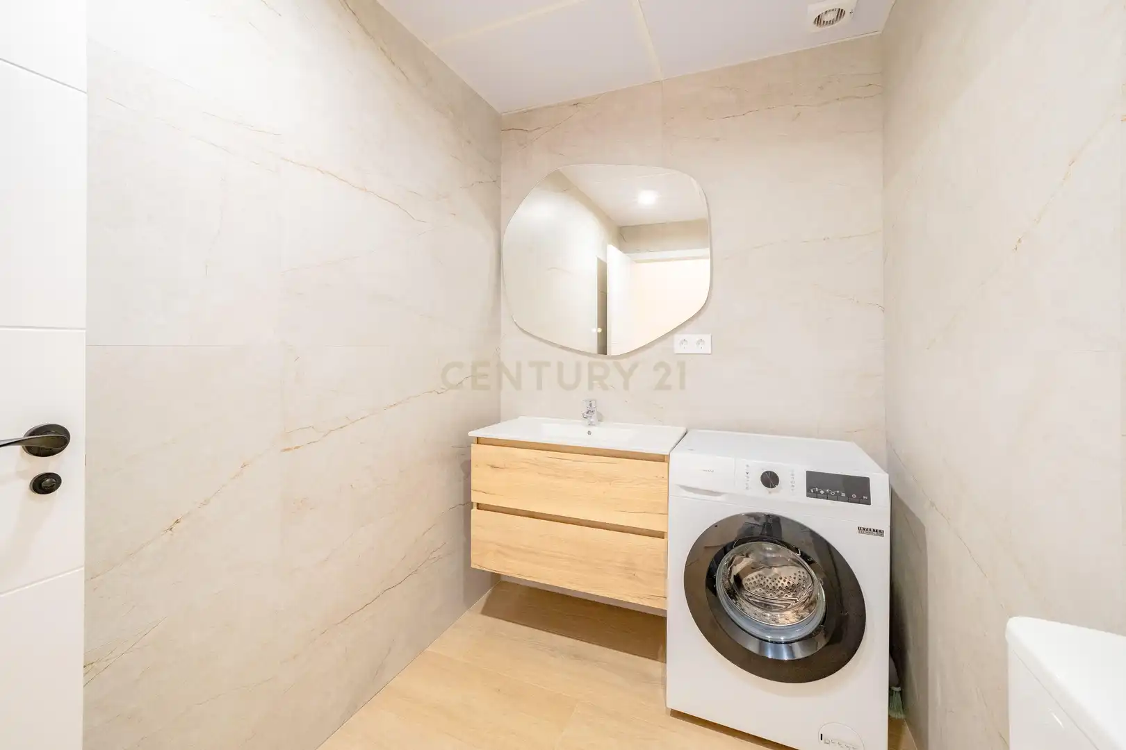Bathroom of Apartments for sale in Valencia  with Air Conditioner, Oven and Washing machine