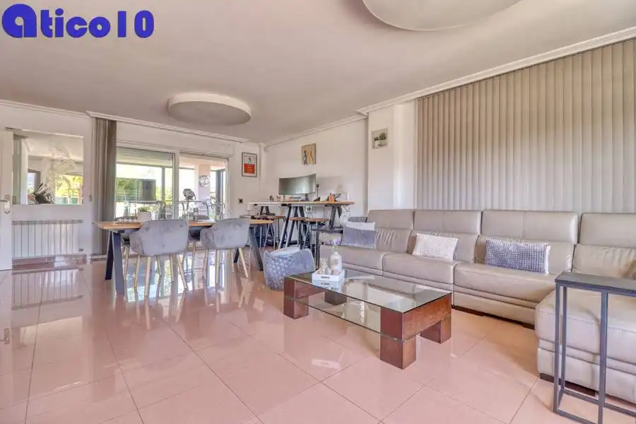 Sala de estar de Casa o chalet en venta en Gijón  con Calefacción, Jardín privado y Parquet