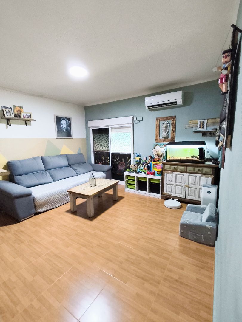 Sala de estar de Piso en venta en San Vicente del Raspeig / Sant Vicent del Raspeig con Aire acondicionado, Trastero y Balcón