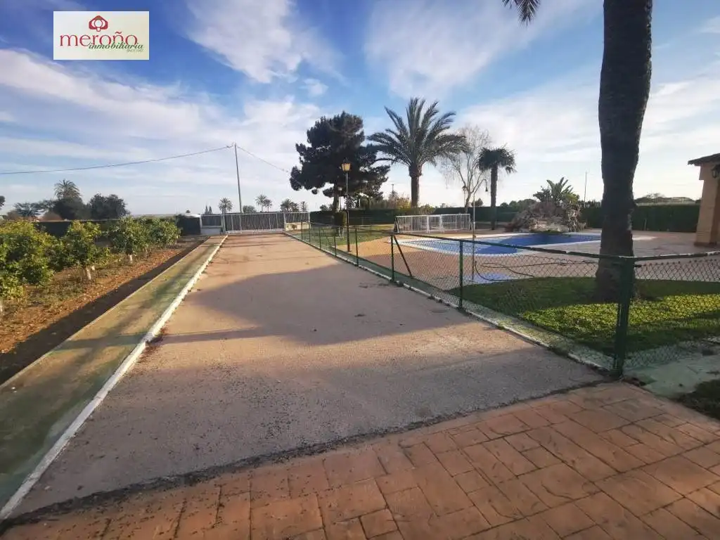Schwimmbecken von Fabrikhallen zum Verkauf in Elche / Elx