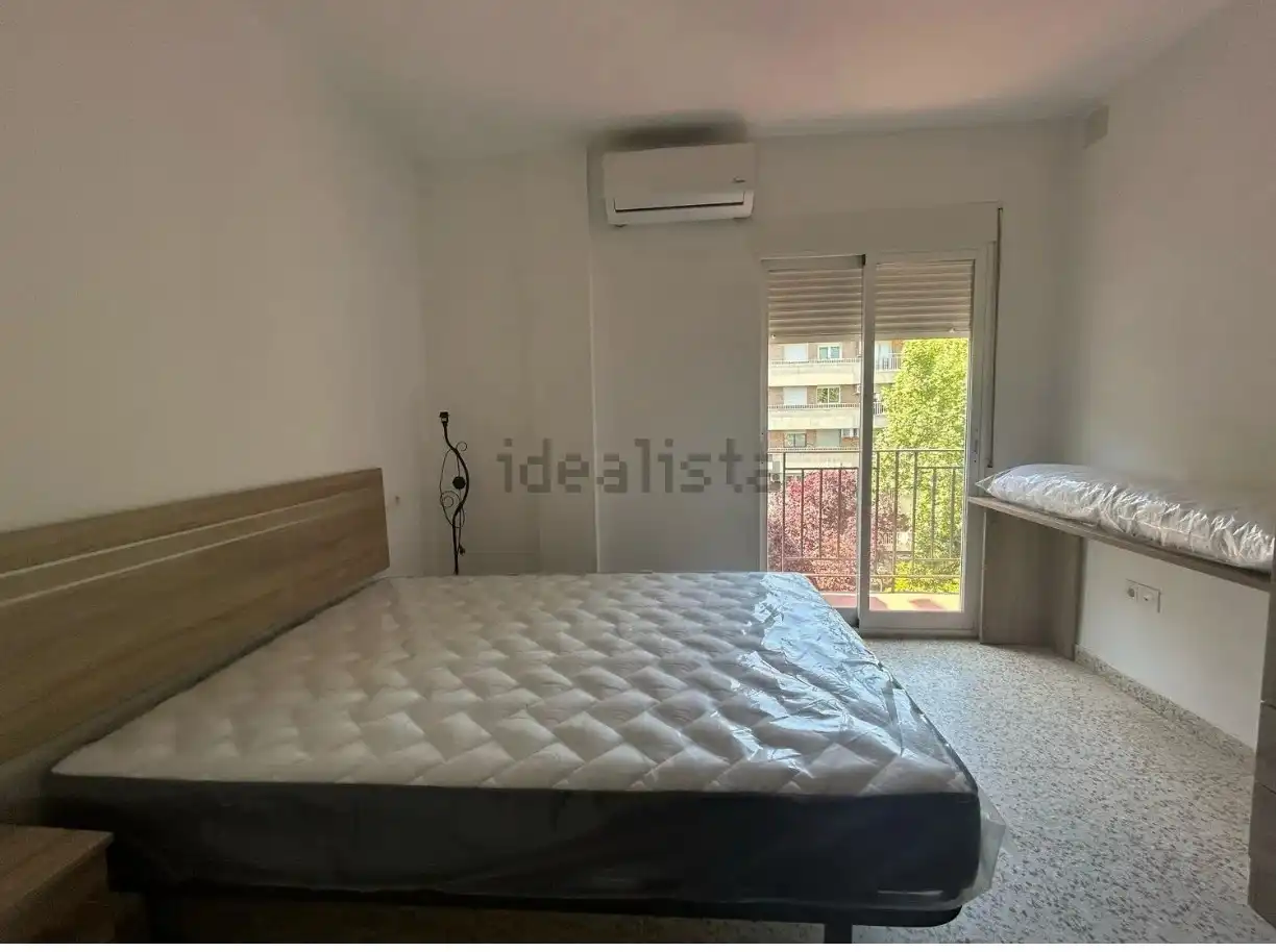 Habitación de Piso para compartir en Granada con Aire acondicionado, Calefacción y Amueblado