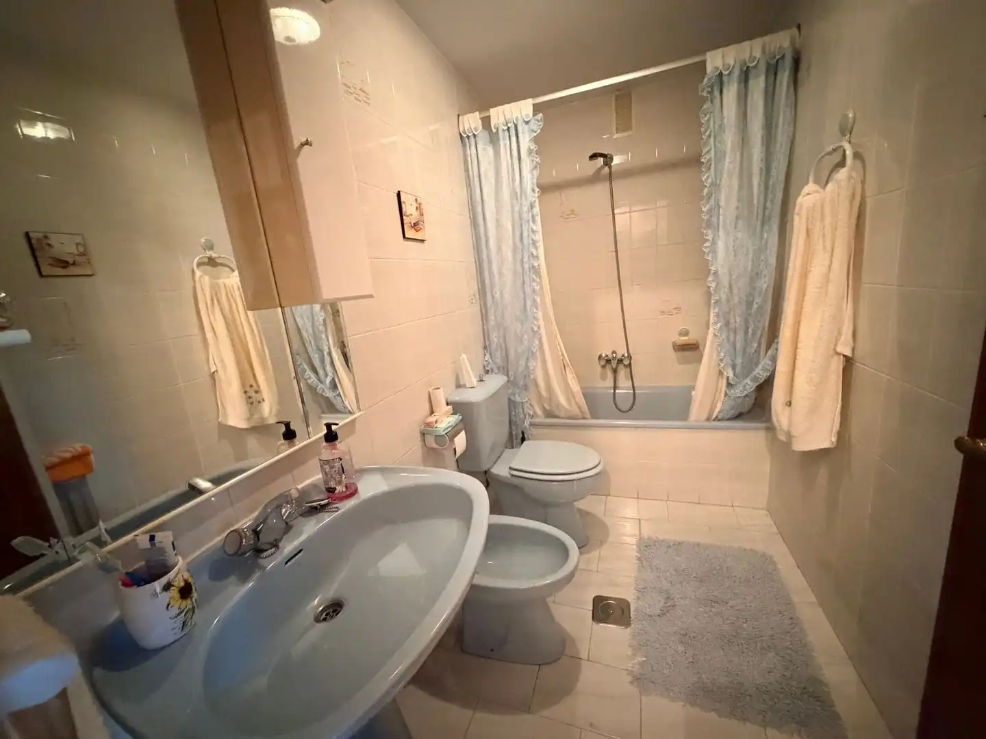 Bathroom of Flat for sale in Gijón   with Heating and Swimming Pool