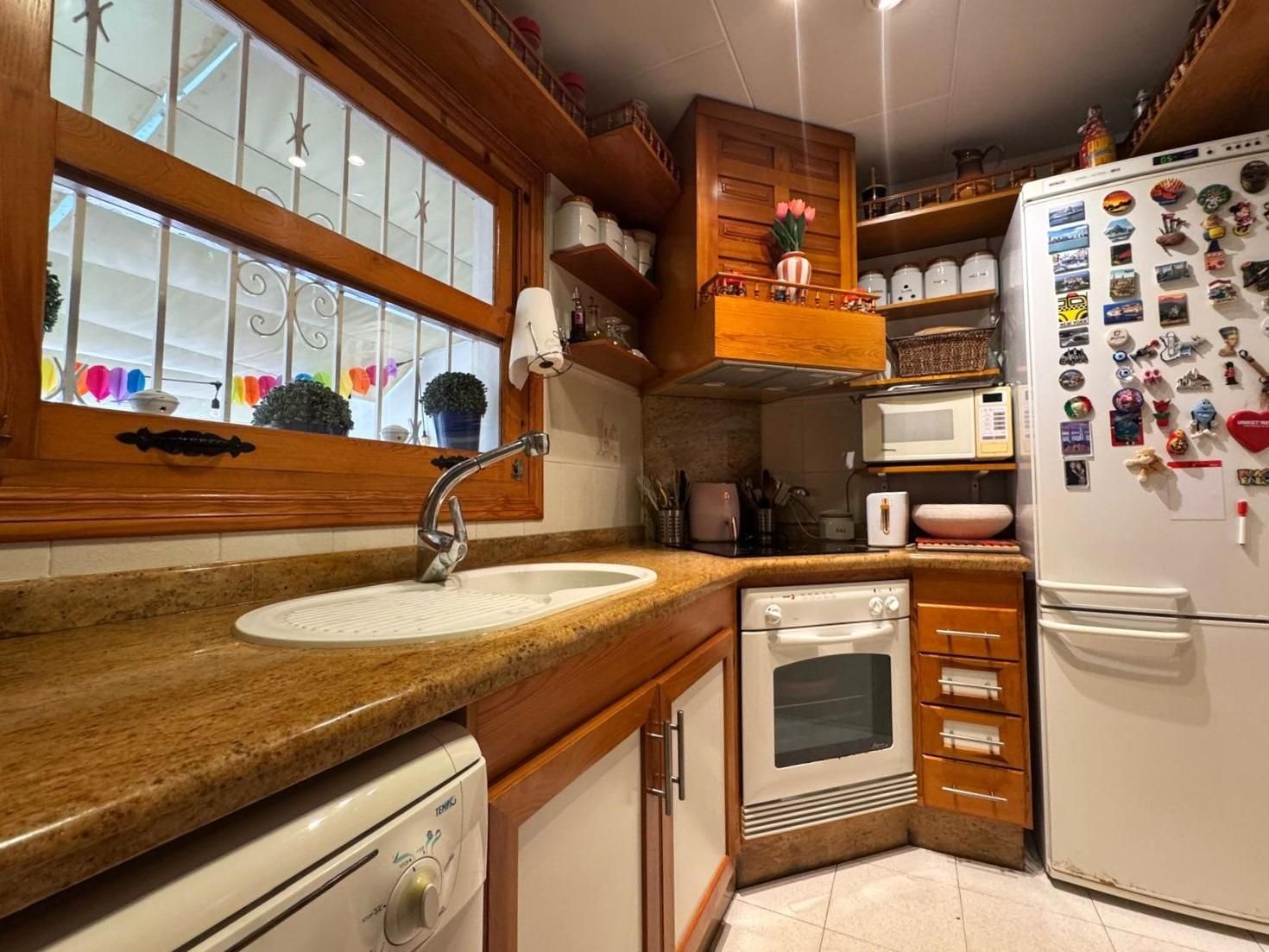 Cuina de Casa o xalet en venda en Miramar amb Aire condicionat, Jardí privat i Jacuzzi