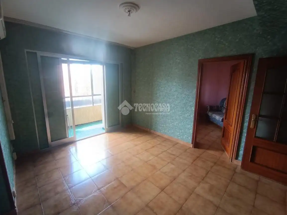 Habitación de Piso en venta en Madrid con Terraza