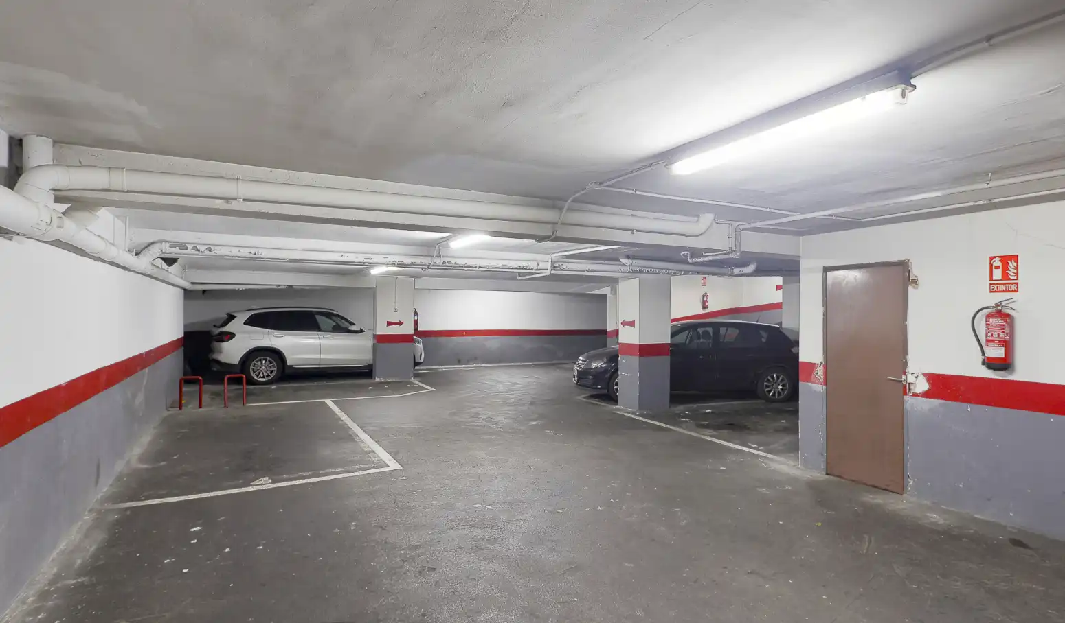 Aparcament de Pis en venda en Oviedo  amb Calefacció, Parquet i Traster