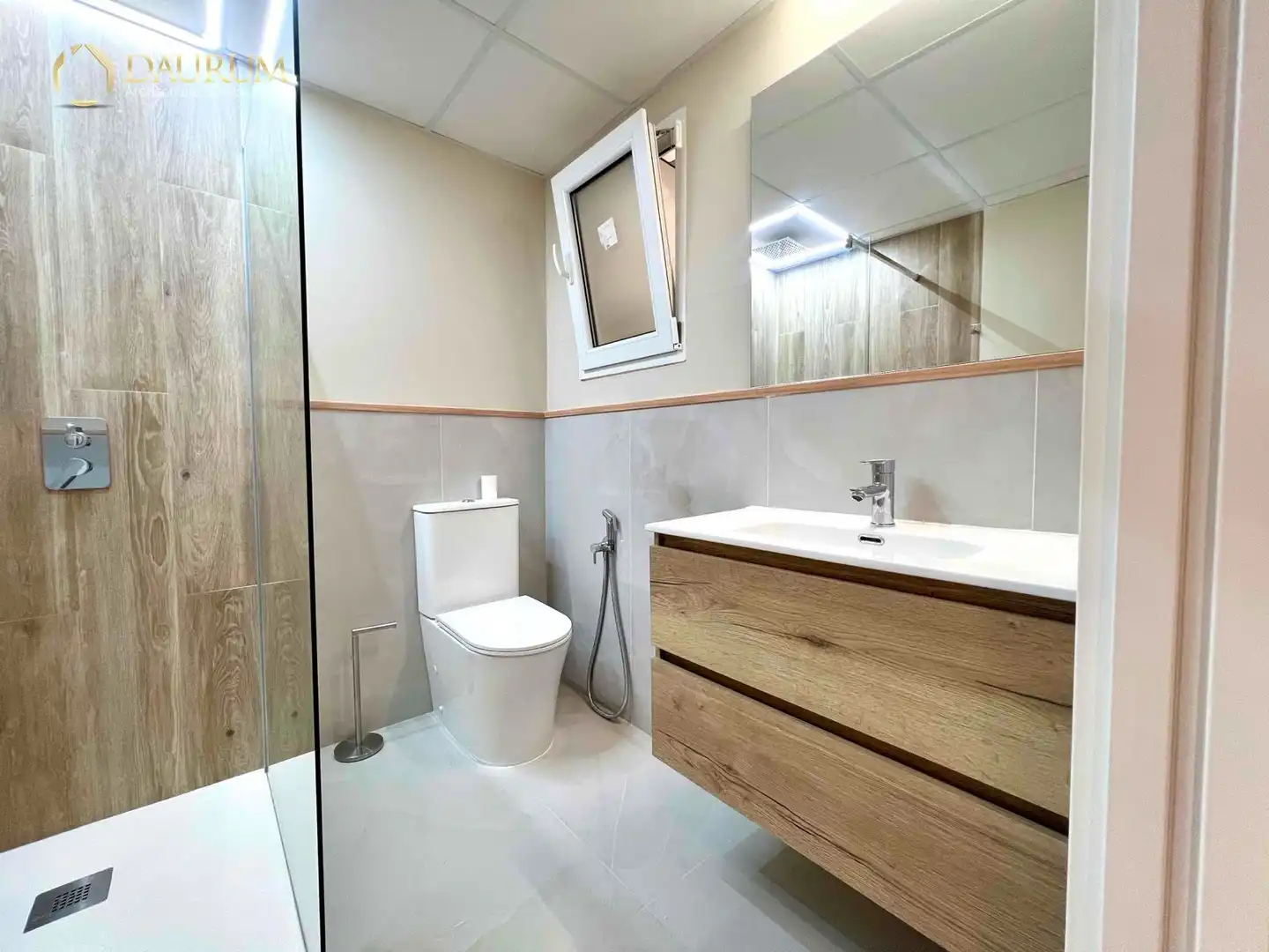 Baño de Piso en venta en Carcaixent con Aire acondicionado, Terraza y Trastero