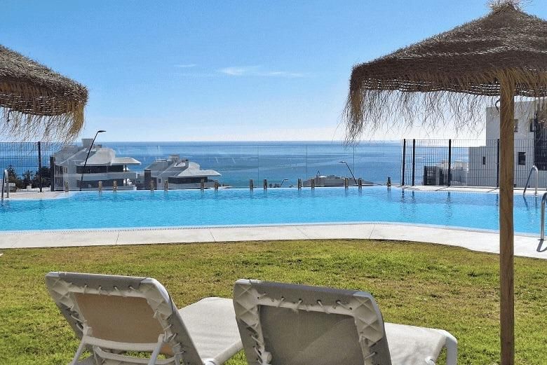 Swimming pool of Planta baja for sale in Fuengirola  with Air Conditioner, Heating and Private garden