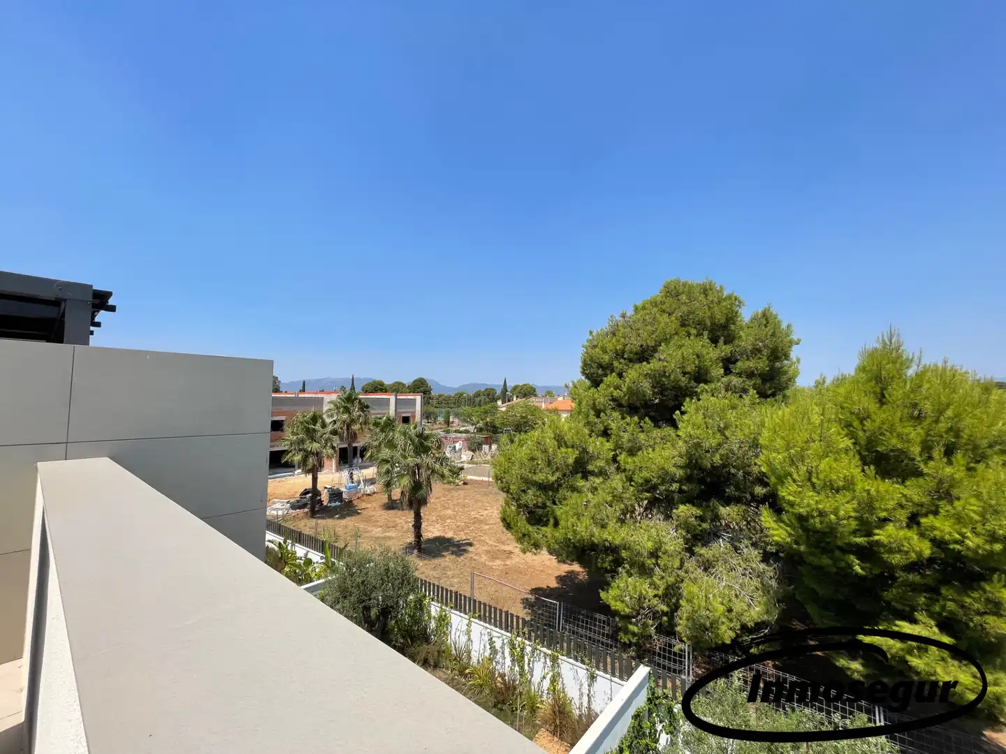 Vista exterior de Casa adosada en venda en Cambrils amb Aire condicionat, Calefacció i Jardí privat