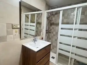 Bany de Pis en venda en Siero amb Calefacció, Parquet i Terrassa