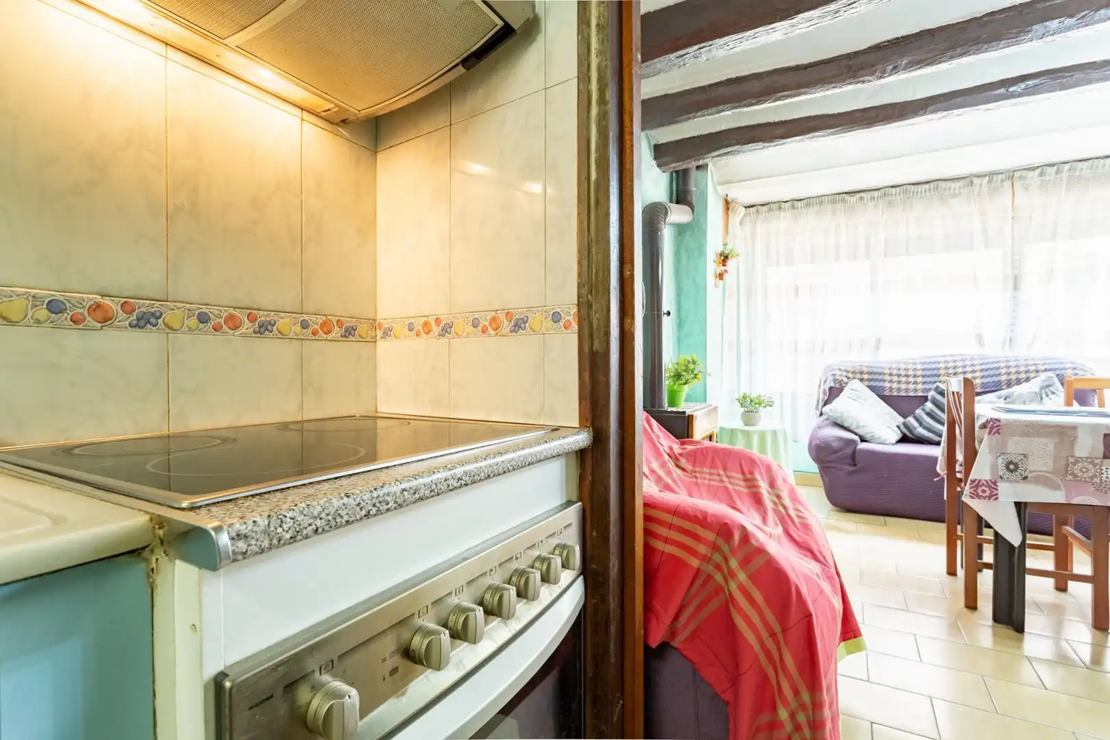 Küche von Einfamilien-Reihenhaus zum Verkauf in Sarral mit Heizung, Ofen und Balkon