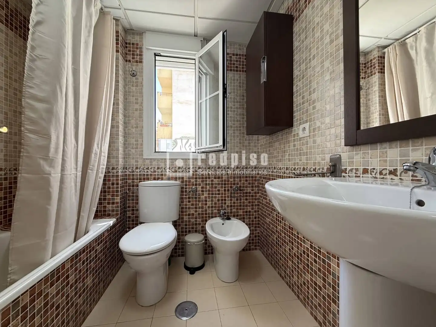 Baño de Piso de alquiler en Málaga con Aire acondicionado y Amueblado