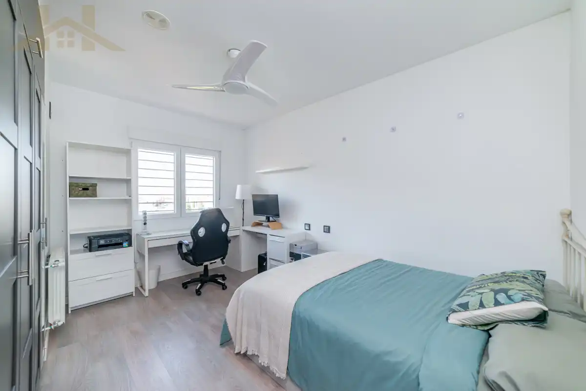 Casa aparellada amb jardí en venda a Calle Camilo José Cela, imagen 11