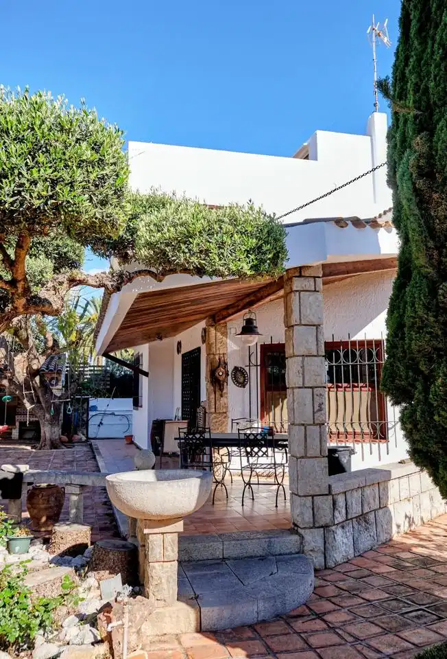 Vista exterior de Casa o xalet en venda en Benicarló amb Aire condicionat, Jardí privat i Terrassa
