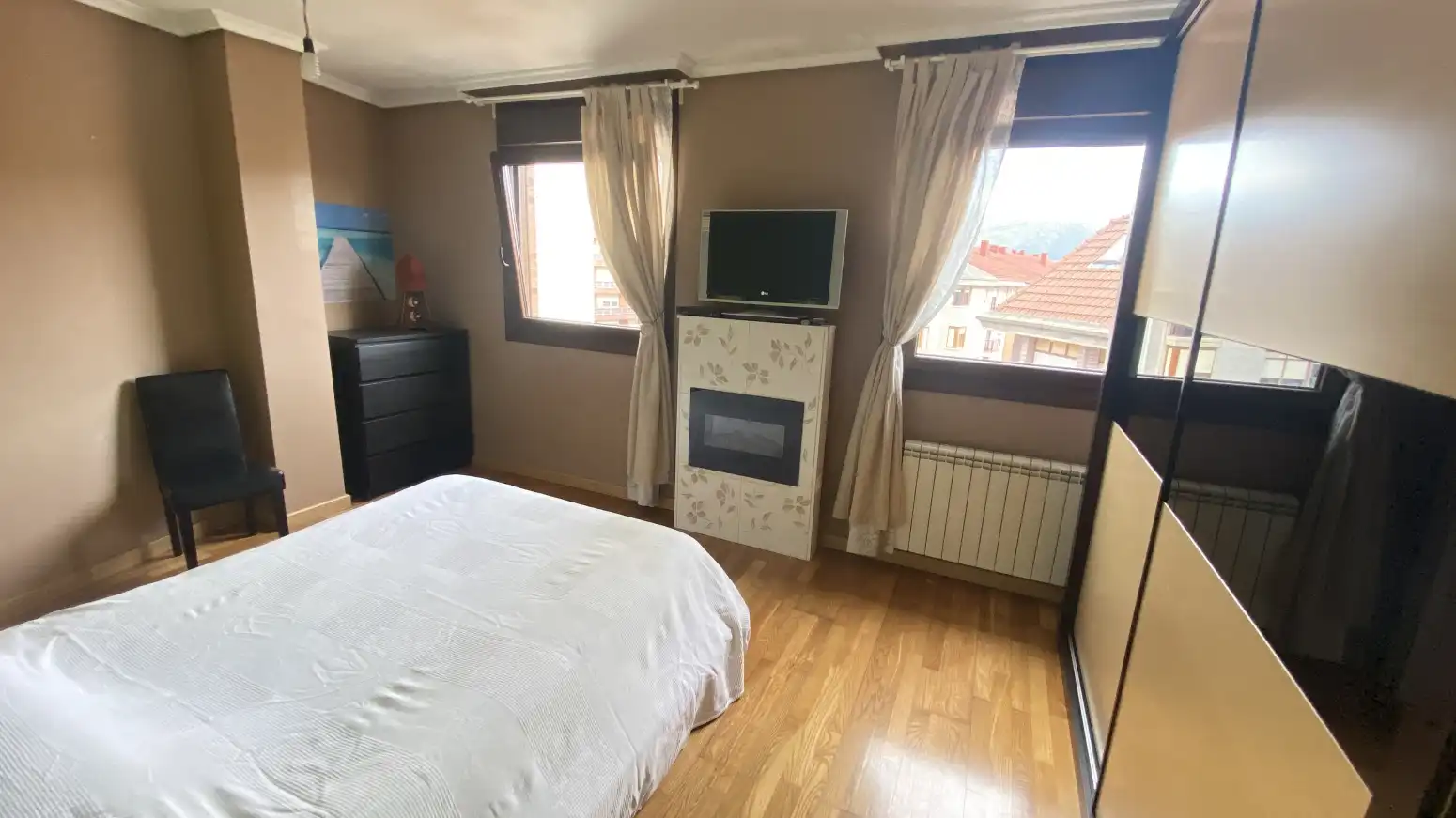Schlafzimmer von Wohnung zum Verkauf in Los Corrales de Buelna  mit Heizung, Parkett und Möbliert