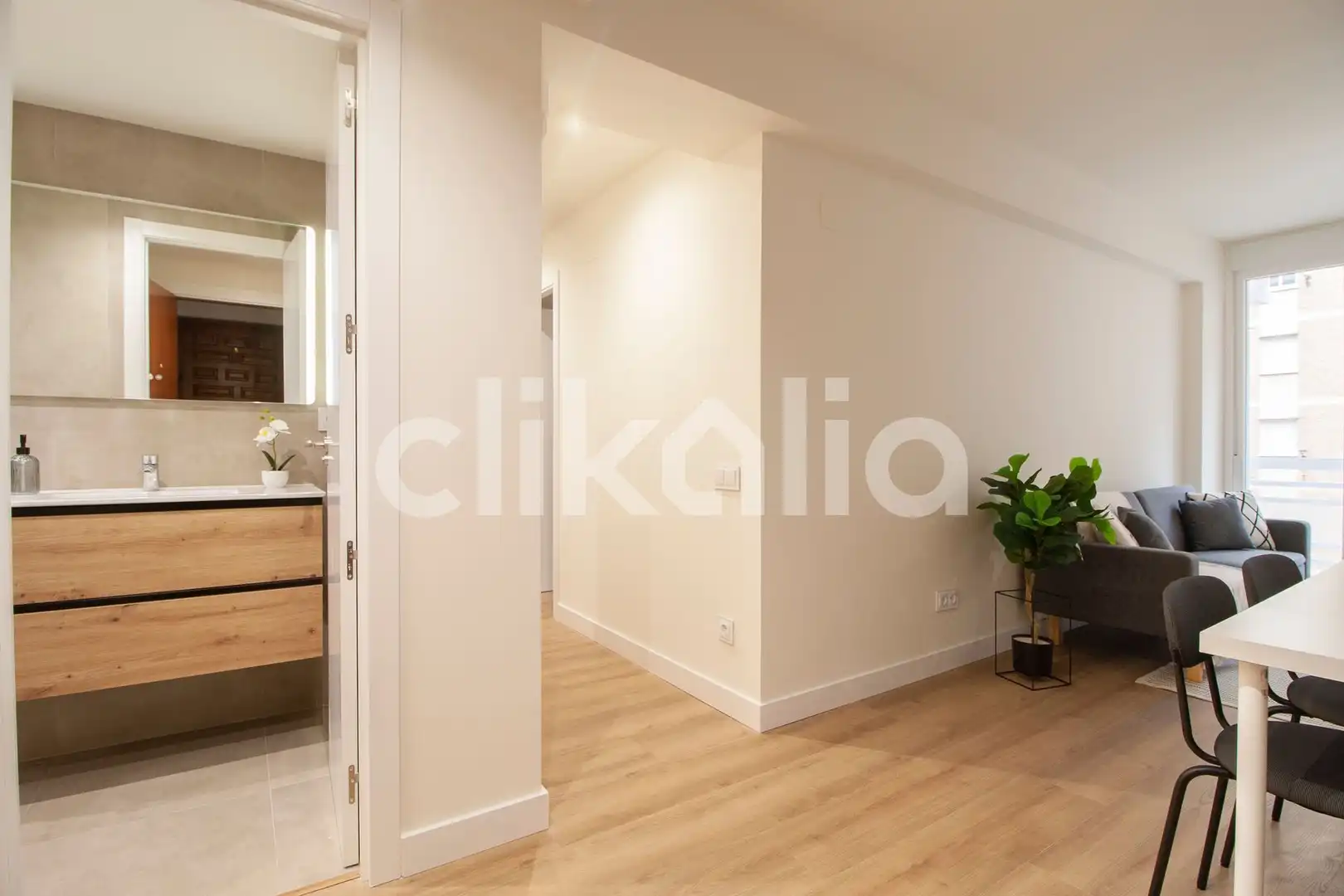 Wohnung zum Verkauf in Málaga mit Klimaanlage, Terrasse und Balkon