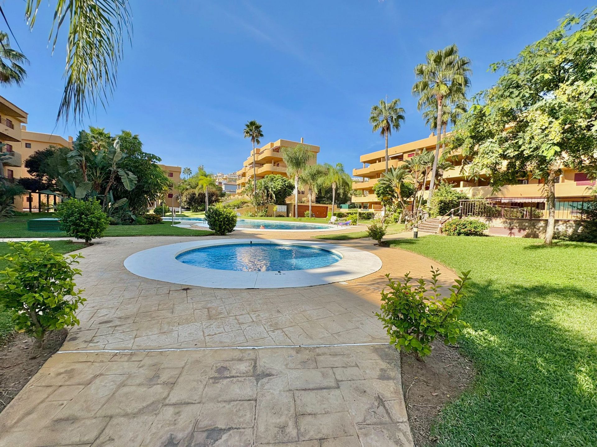 Jardí de Apartament en venda en Mijas amb Aire condicionat, Terrassa i Piscina