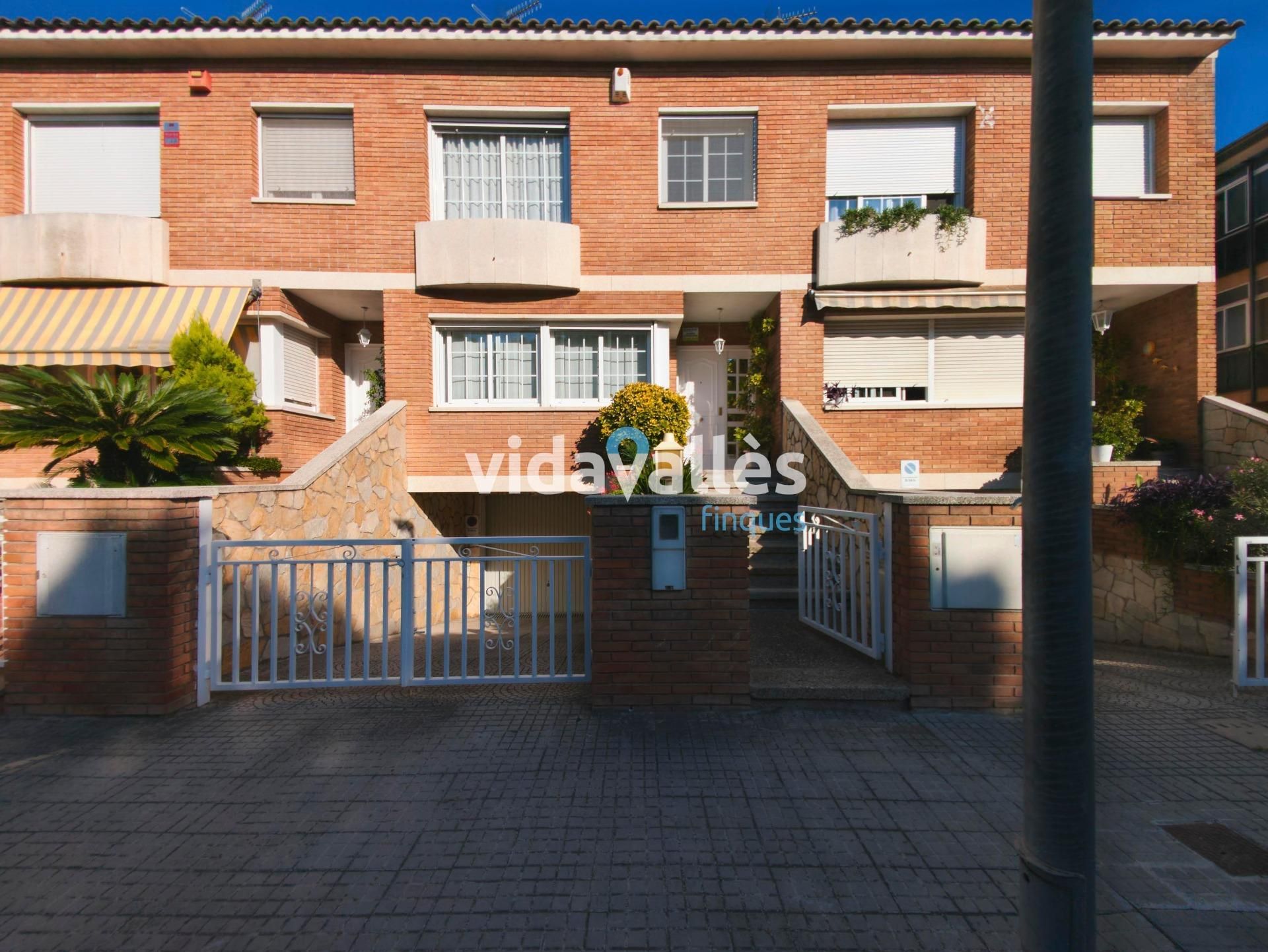 Vista exterior de Casa o xalet en venda en Granollers amb Aire condicionat, Calefacció i Terrassa