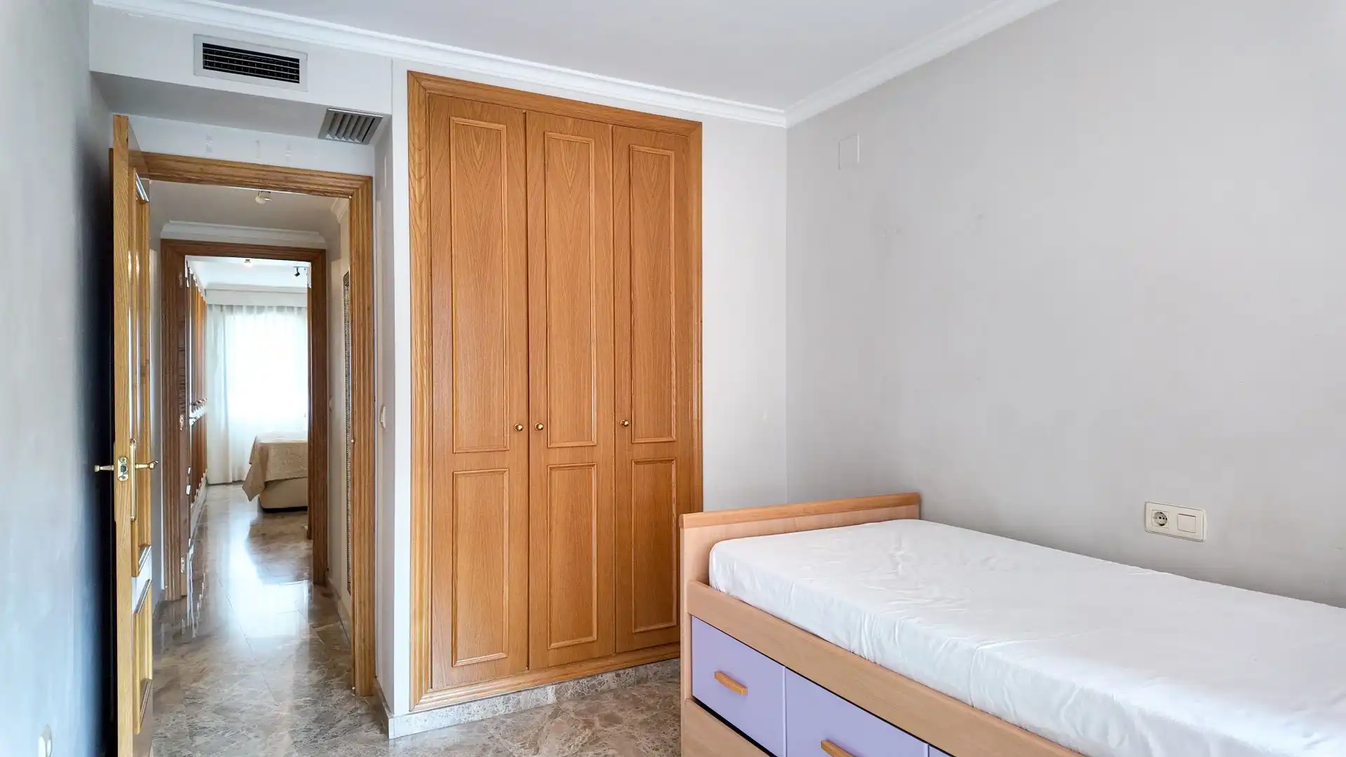 Bedroom of Flat for rent in Valencia  with Air Conditioner, Heating and Terrace