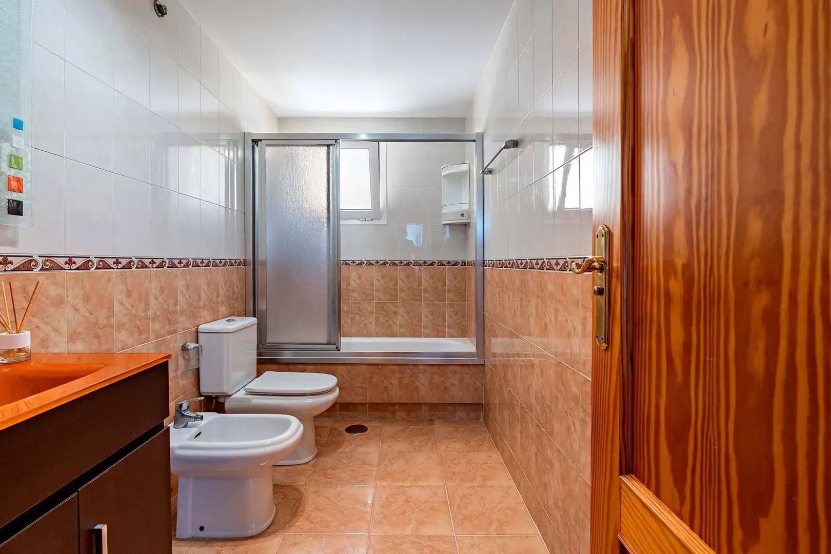Bathroom of Flat for sale in Roquetas de Mar  with Air Conditioner, Parquet flooring and Terrace