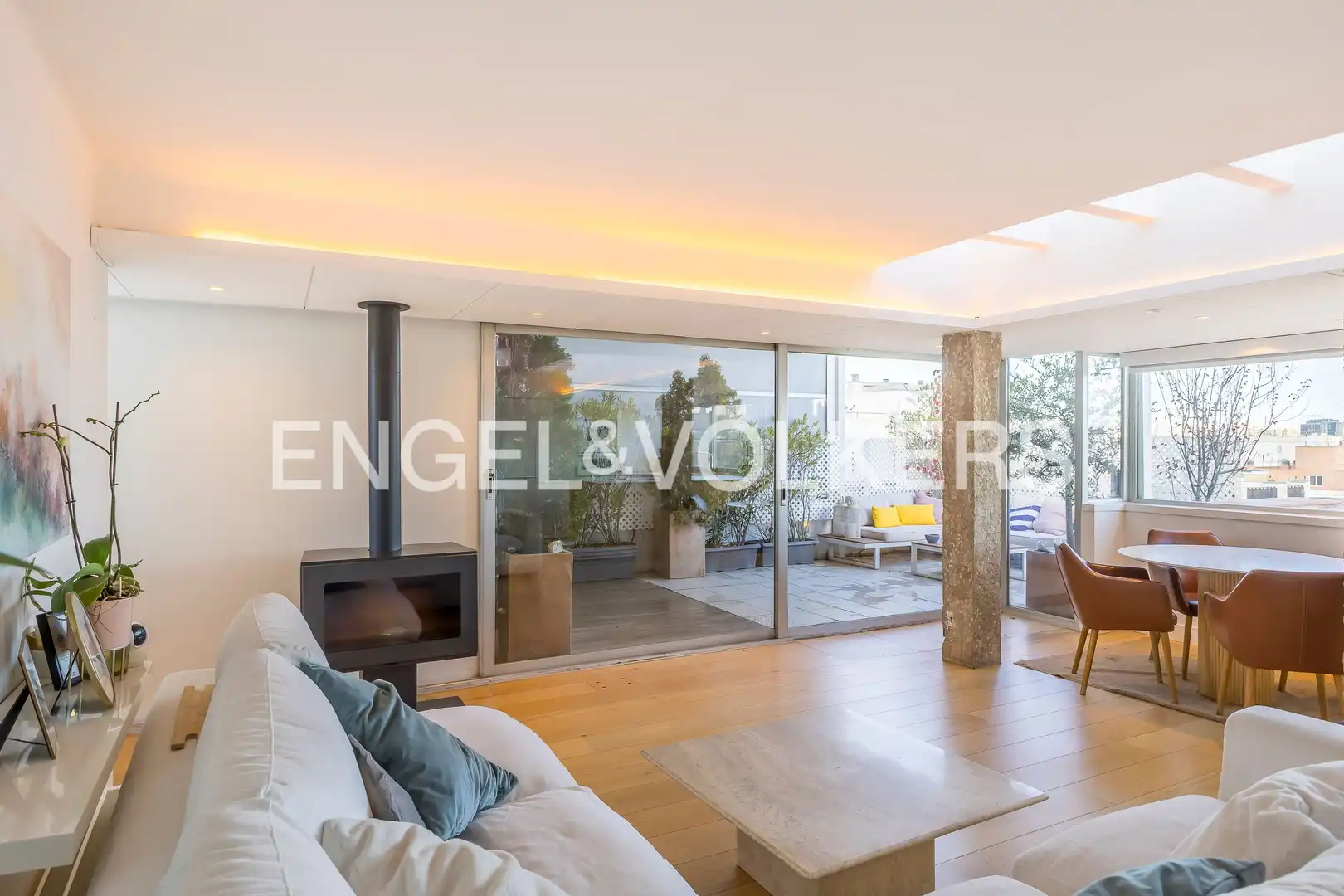 Wohnzimmer von Dachboden zur Miete in Madrid mit Klimaanlage, Heizung und Terrasse